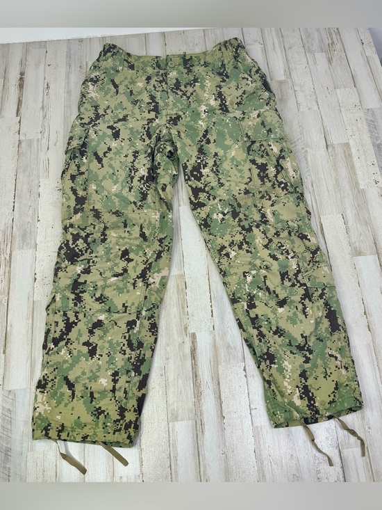 US Navy Other - US Navy Pants Mens Medium Short Green NWU Type III Camo Cargo Seals Work Uniform